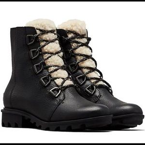 Sorel Phoenix Short Lace Cozy Boot